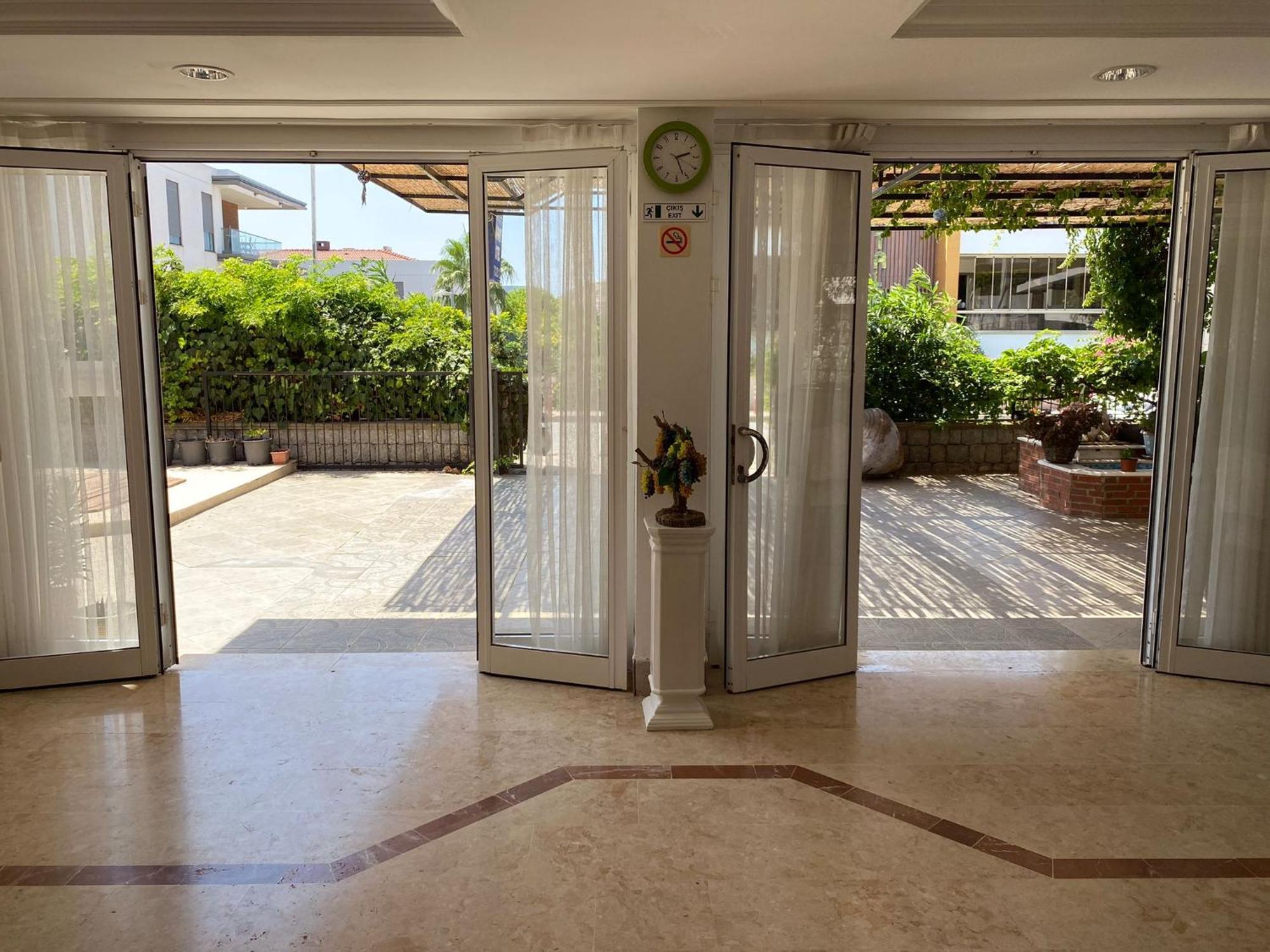 Fora Apart Otel Çeşme Esterno foto
