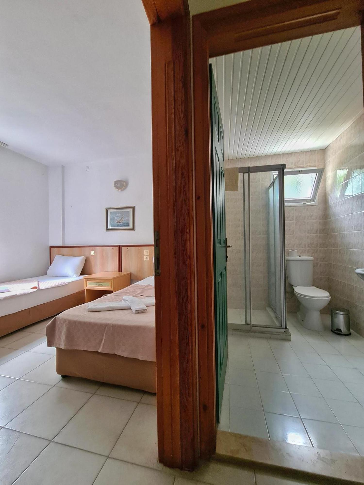 Fora Apart Otel Çeşme Esterno foto