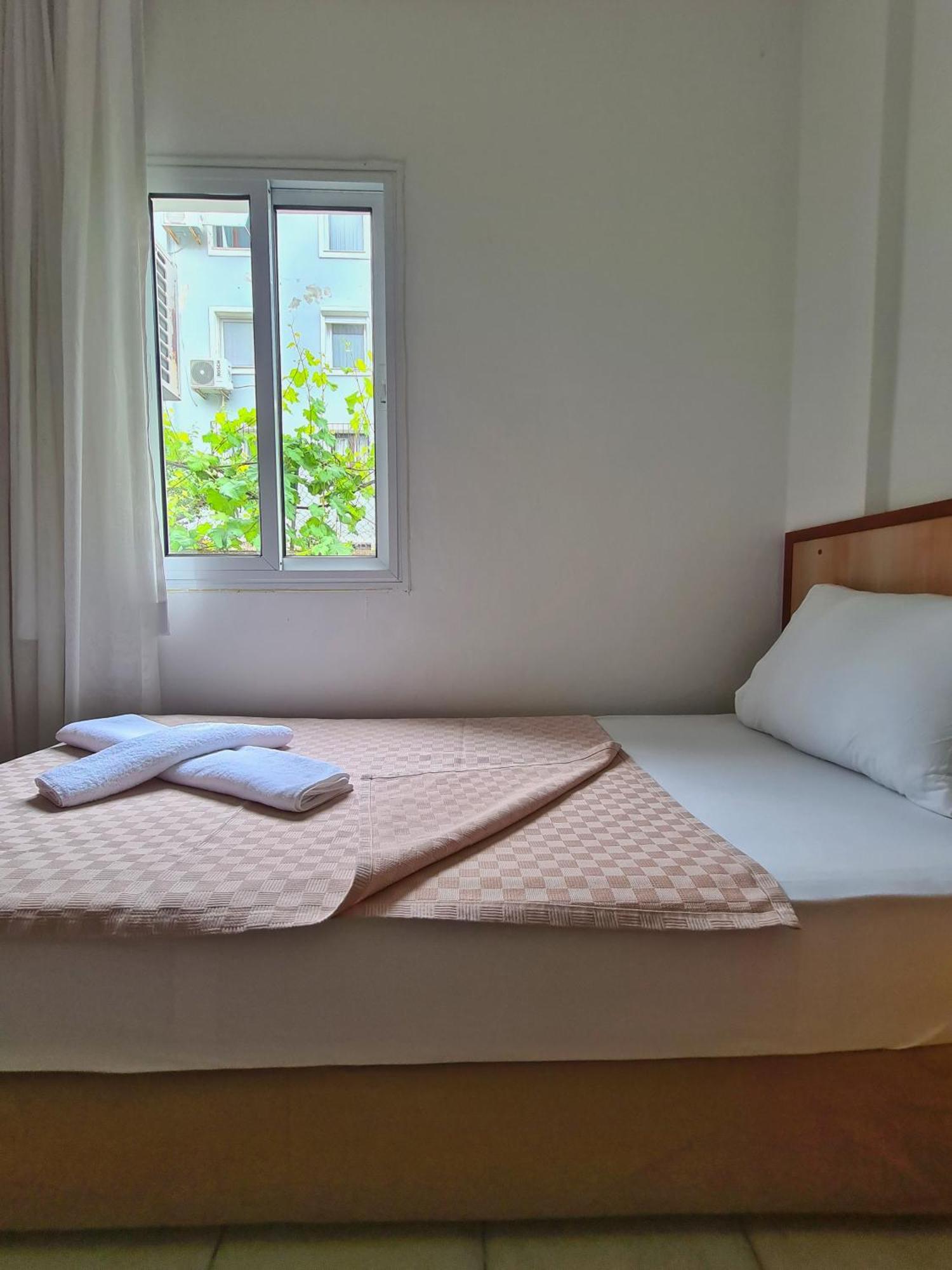 Fora Apart Otel Çeşme Esterno foto