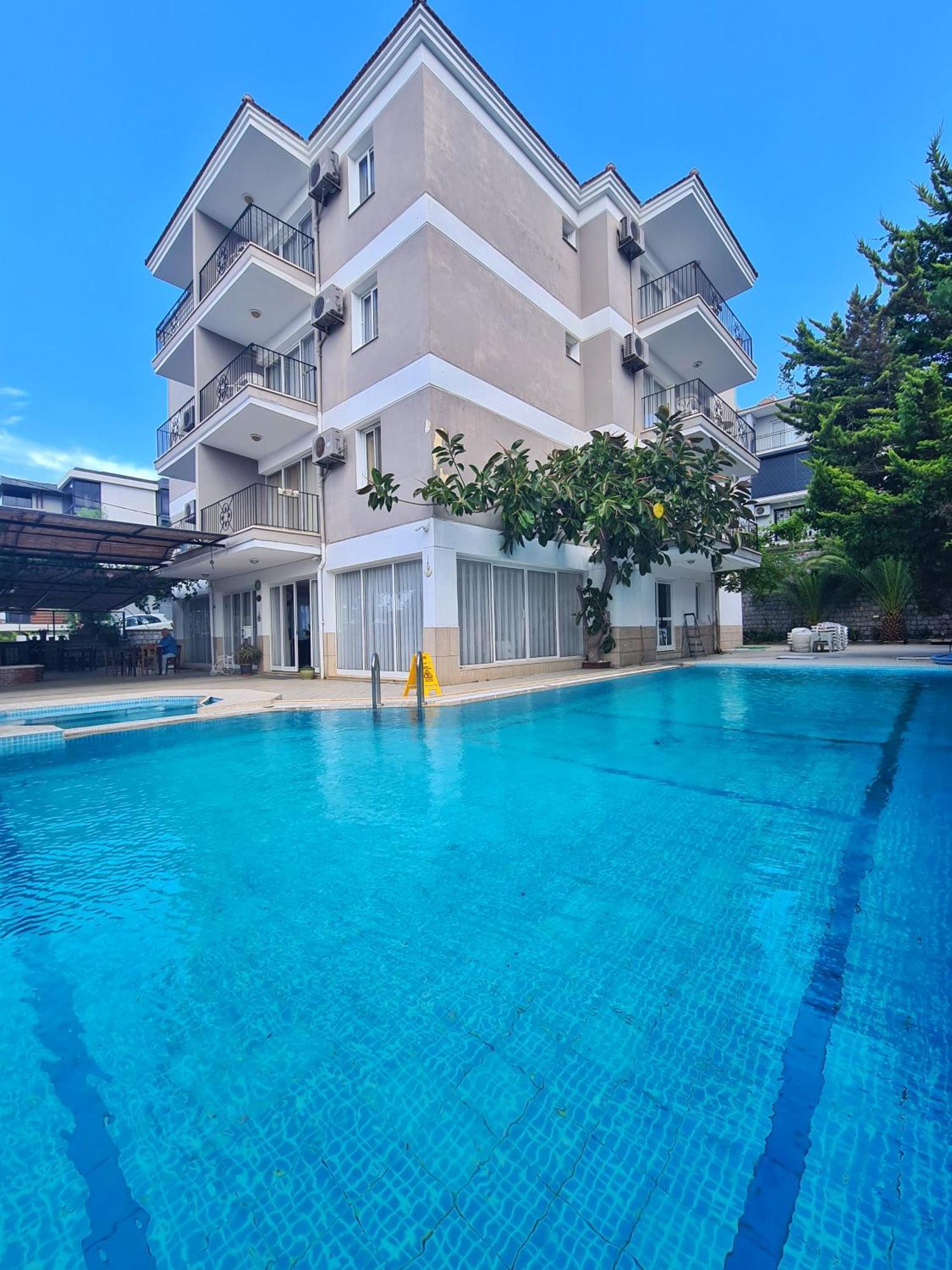 Fora Apart Otel Çeşme Esterno foto